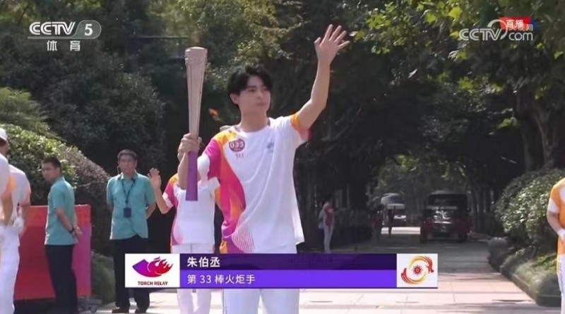 중국 배그 모바일 최고 스타 '파라보이' 주보어청(사진=방송 화면 캡처).