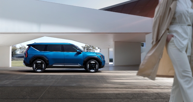 기아는 EV9 구매부터 차량 충전, 중고차 가격 보장, 대차 지원에 이르기까지 카 라이프 전체를 책임지는 구매 프로그램 ‘EV9 토탈 솔루션(EV9 Total Solution)’을 출시했다고 4일 밝혔다. / 사진=기아 제공