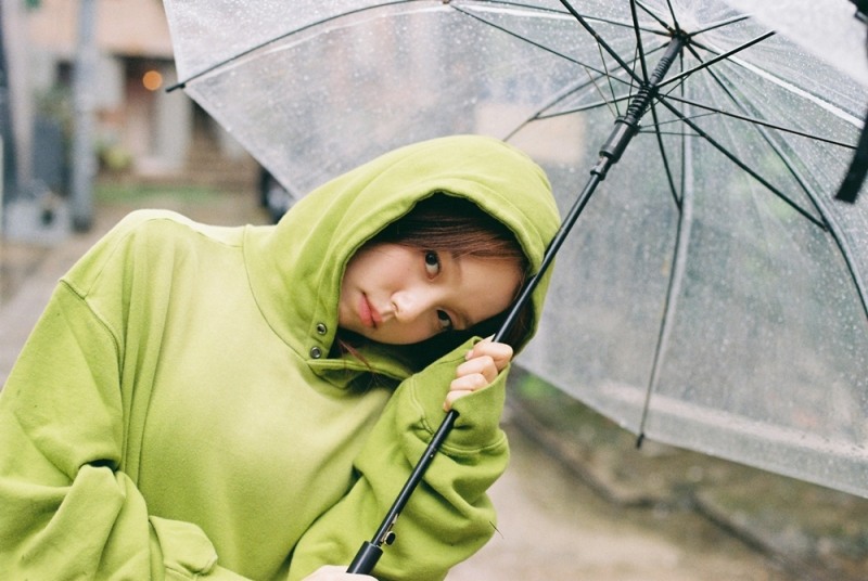 로시, 싱글 'Something Casual' 첫 티저 이미지 공개…'로블리' 매력 예고
