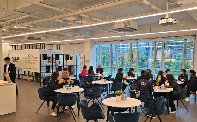 매교역 팰루시드 웰컴라운지 전경 / 사진=삼성물산 건설부문 제공