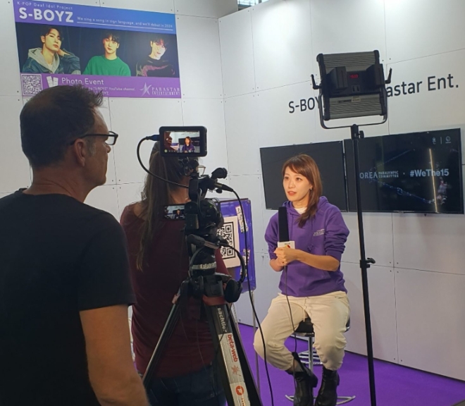 레하케어 매거진 “eMag”의 인터뷰를 하는 파라스타엔터 차해리 대표