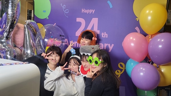 휴넷, 창립 24주년 맞아… ‘커피차’ ‘휴넷세컷’ 이벤트