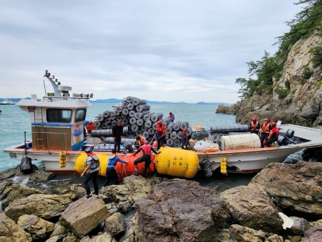 좌초·침수 어선 / 사진=완도해양경찰 제공