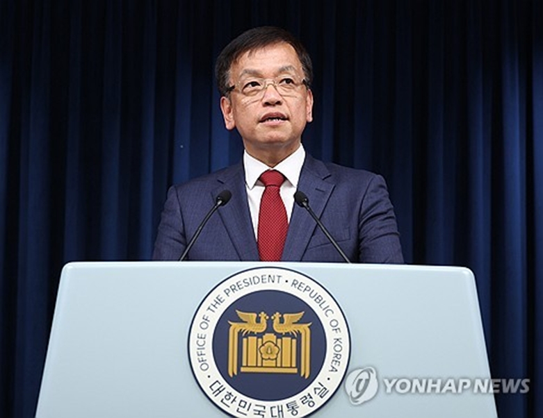 반도체 현안 관련 브리핑하는 최상목 경제수석(사진=연합)