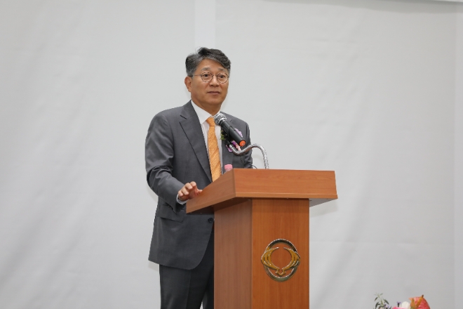 곽재선 회장이 KGM 커머셜 회장에 공식 취임과 함께 인사말을 전하고 있다. / 사진=KG 모빌리티 제공