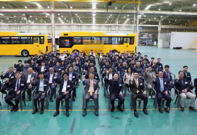 곽재선 회장이 KGM 커머셜 회장에 공식 취임과 함께 인사말을 전하고 있다. / 사진=KG 모빌리티 제공