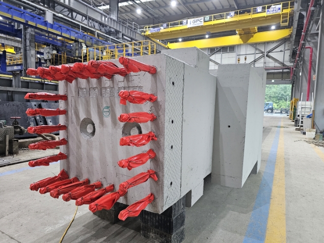 환경성적표지인증을 획득한 GPC의 PC제품 / 사진=GS건설 제공