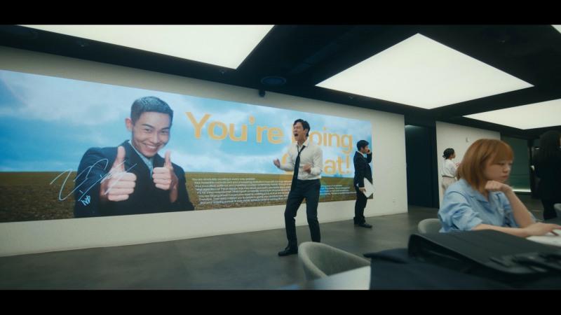고경표, 로꼬 신곡 ‘NOT OK’ 뮤직비디오 출연…‘감성 극대화’