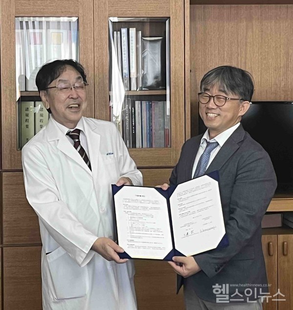 (왼쪽부터)일본NCCHE오쓰아쓰시원장,지니너스박웅양대표이사(지니너스제공)