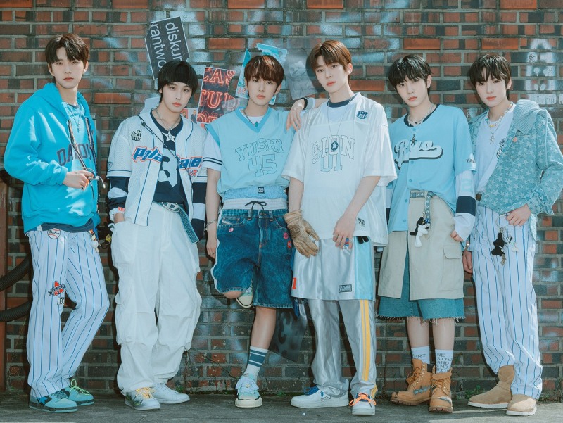 NCT NEW TEAM, 프리 데뷔곡 ‘Hands Up’ 뮤직비디오 공개…‘하이틴 무드+판타지 스토리텔링’
