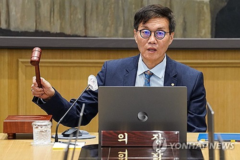 의사봉 두드리는 이창용 총재(사진=연합)