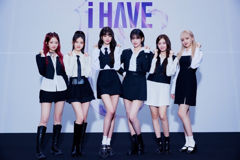 아이브, 신보 '아이브 마인' 초동 160만 장 돌파…세 번째 '밀리언셀러'