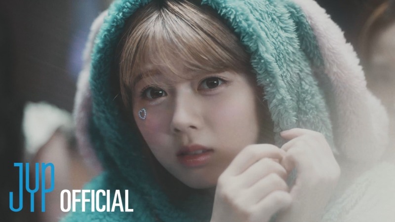 NiziU, 국내 첫 싱글 앨범 수록곡 'Lucky Star' 트랙 비디오 티저 공개…‘아홉 소녀 파자마 파티’