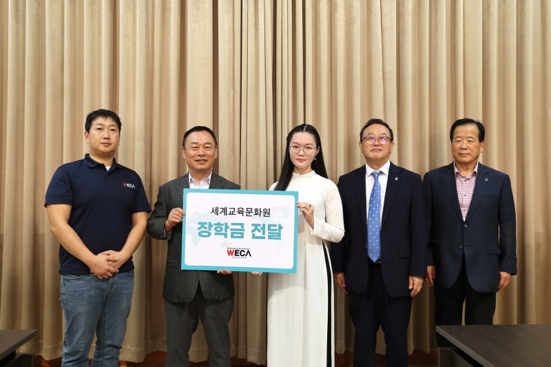 장학금 전달 사진