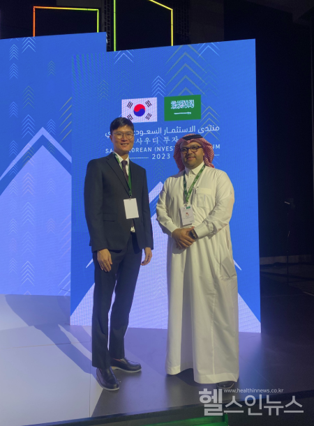 사우디경제사절단행사중현지기업과제품공급및사우디희귀질환시장확장협력에대한MOU를맺은쓰리빌리언금창원대표(쓰리빌리언제공)