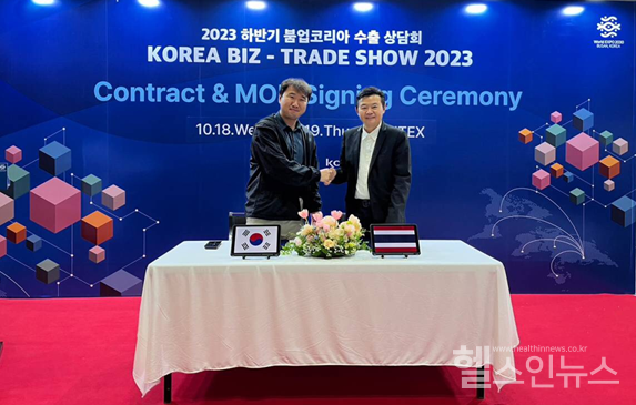 (왼쪽부터)뉴아인김평규이사,TSLAsia대표PongsakornPattrathiranond(뉴아인제공)