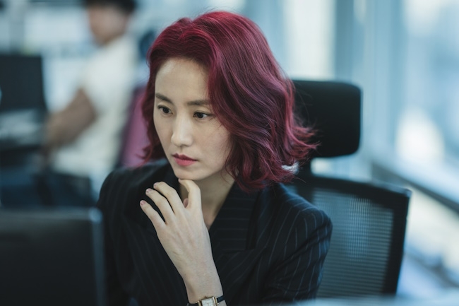 ‘비질란테’ 김소진, 자신만의 신념과 집요함을 지닌 기자 최미려 캐릭터 스틸 공개