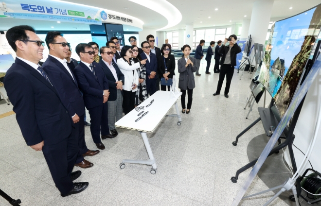 경기도의회 독도사랑 국토사랑회가 25일 독도의날을 맞아 독도체험전시회를 갖고 독도수호 의지를 다졌다.(사진=경기도의회)