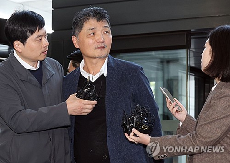 금감원 들어서는 김범수 카카오 창업자(사진=연합)