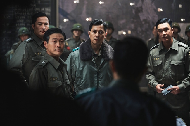 “신념과 책임감으로 맞서다” ‘서울의 봄’ 정우성 캐릭터 스틸 공개…인물 그 자체에 녹아든 연기로 강렬한 몰입감을 선사