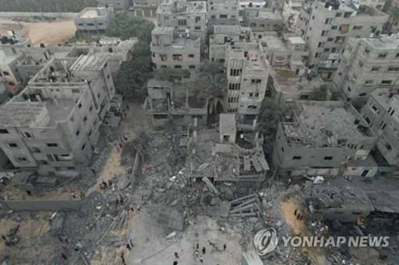 이스라엘 공습으로 파괴된 가자지구 모스크와 주택들(사진=연합)