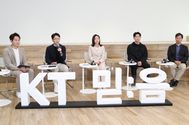 KT가 31일 서울 서초구 KT 연구개발센터에서 기자설명회를 열고, 초거대 AI ‘믿음(Mi:dm)’의 출시를 발표했다. 