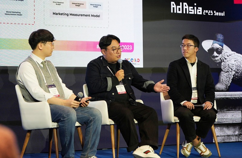 '애드아시아'에서 강연 중인 박윤찬, 김기동, 이선규 대표.