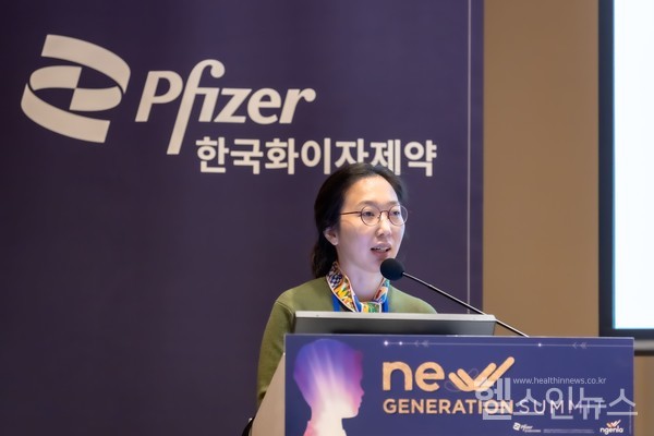 칠곡경북대학교병원소아청소년과문정은교수가한국화이자제약엔젤라심포지엄에서발표하고있다.(한국화이자제약)