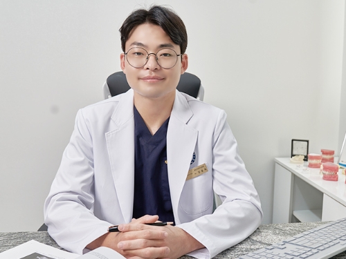고르다치과의원 잠실점 강용욱 원장 / 사진=고르다치과의원 제공