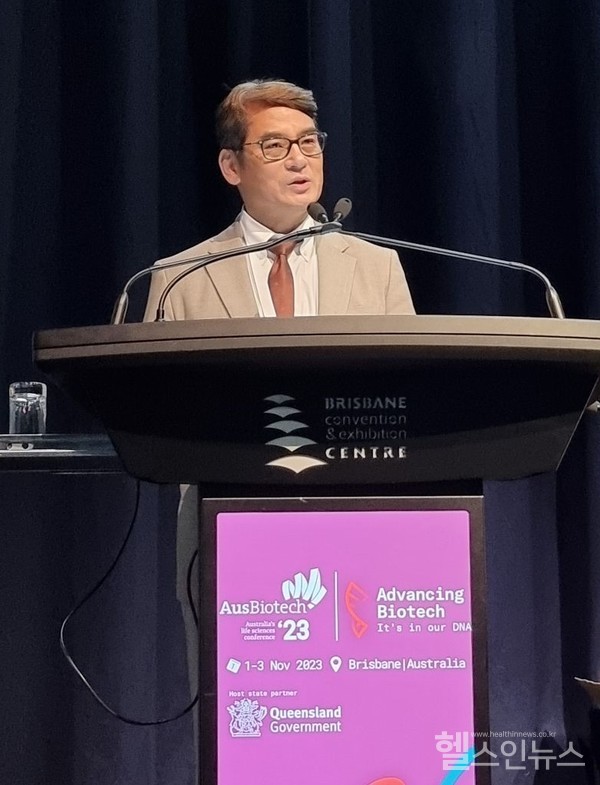 지난3일호주바이오컨퍼런스'오스바이오텍2023'에서세션발표를진행하는김규태파로스아이바이오최고비즈니스책임자(CBO)(파로스아이바이오제공)