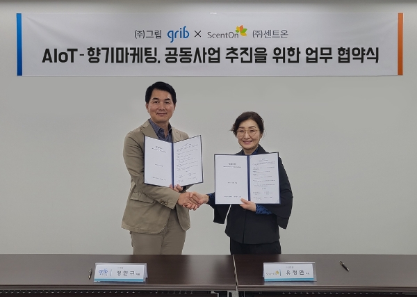 왼쪽부터 그립 정연규 대표, 센트온 유정연 대표 (사진제공=센트온)