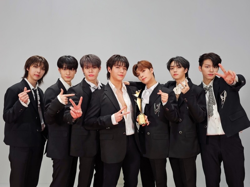 고스트나인, '2023 아시아모델어워즈' 인기상 수상…"더욱 멋있는 무대와 모습 보여드릴 것"