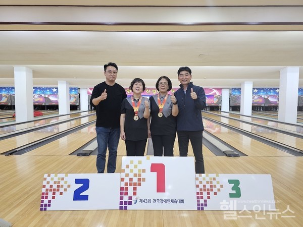 (왼쪽부터)진천군장애인체육회김도은부장,충청북도최금자선수,유영제약이근혜선수,진천군장애인체육회곽호연사무국장(유영제약제공)