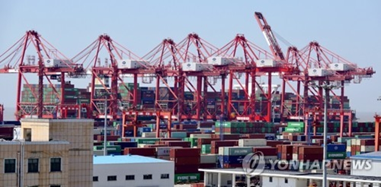 중국 상하이 양산항 컨테이너 부두(사진=연합)
