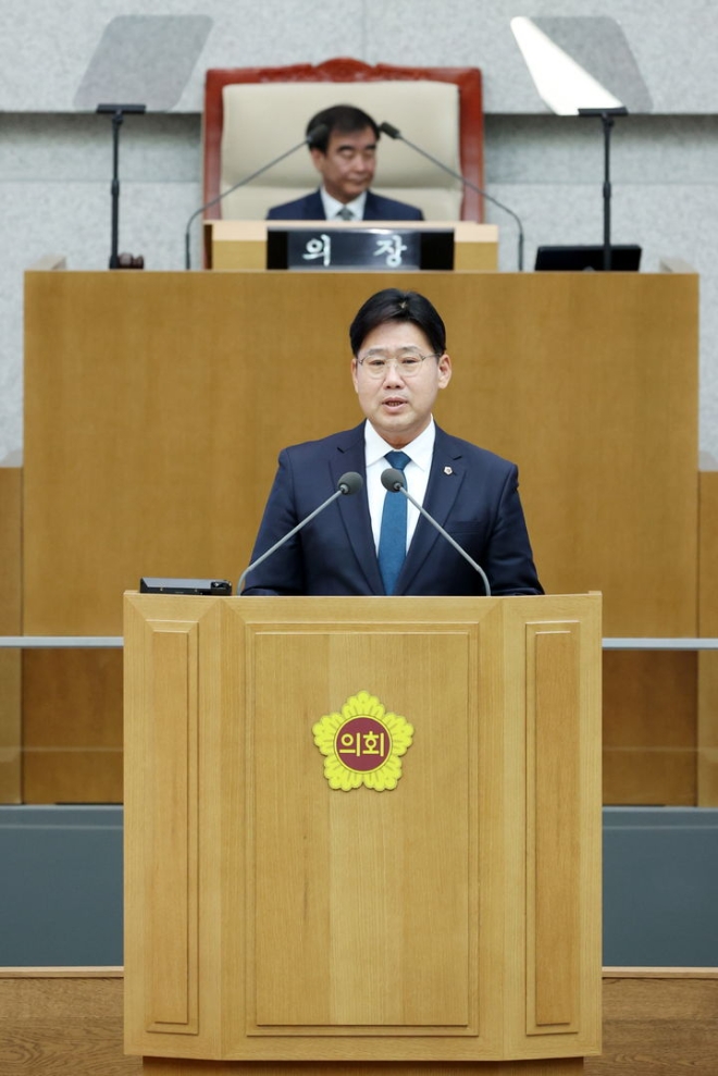 김태형 경기도의회 의원이 7일 5분자유발언에서 경기주택도시공사에 대한 감사를 요구하고 있다 (사진=경기도의회)