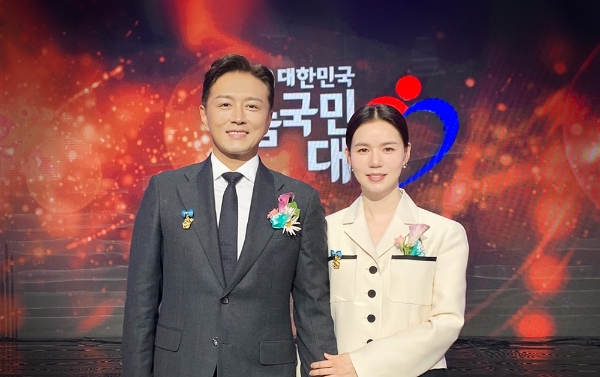 2023 대한민국 나눔국민대상 국무총리표창 수상한 박시은-진태현 부부