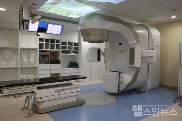 가톨릭대학교서울성모병원은최신형방사선암치료선형가속기로미국베리안(Varian)사의바이탈빔(VitalBeam)장비를도입했다.