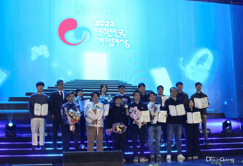 '2023 대한민국 게임대상' 전체 수상자 기념 사진.