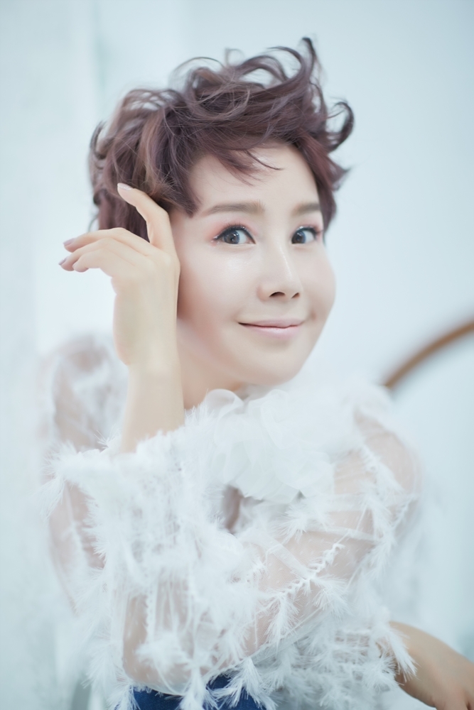 박혜경, 더블엑스엔터테인먼트와 전속계약 체결…향후 활동 ‘기대 ↑’