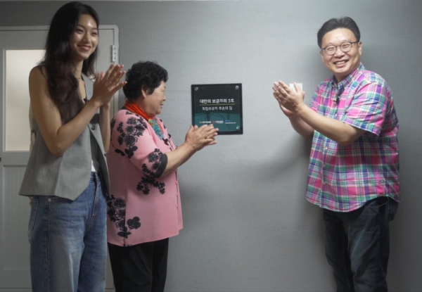 영상에 출연한 서경덕과 김도연