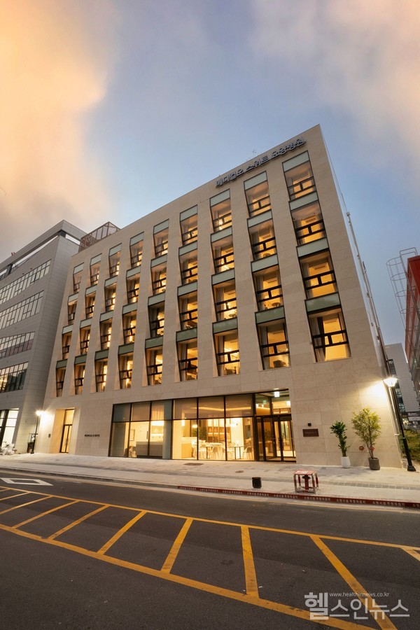 여성암요양병원메디컬오스위트가11월13일입원진료를개시하며정식개원했다.