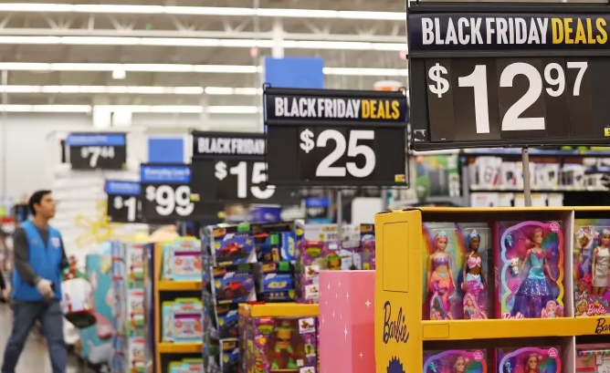 (상보) 월마트 CEO “주요 식료품 저렴해지며 몇 달 내 디플레 가능성”