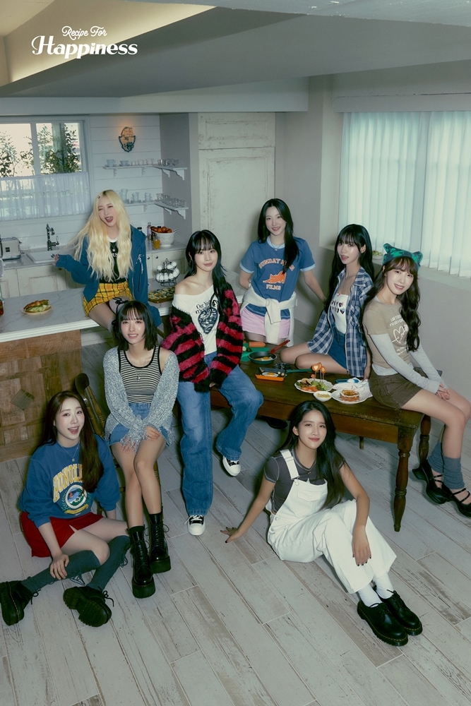 우주소녀, 2024 시즌 그리팅 콘셉트 포토 공개…행복 가득 '훈훈 우정'