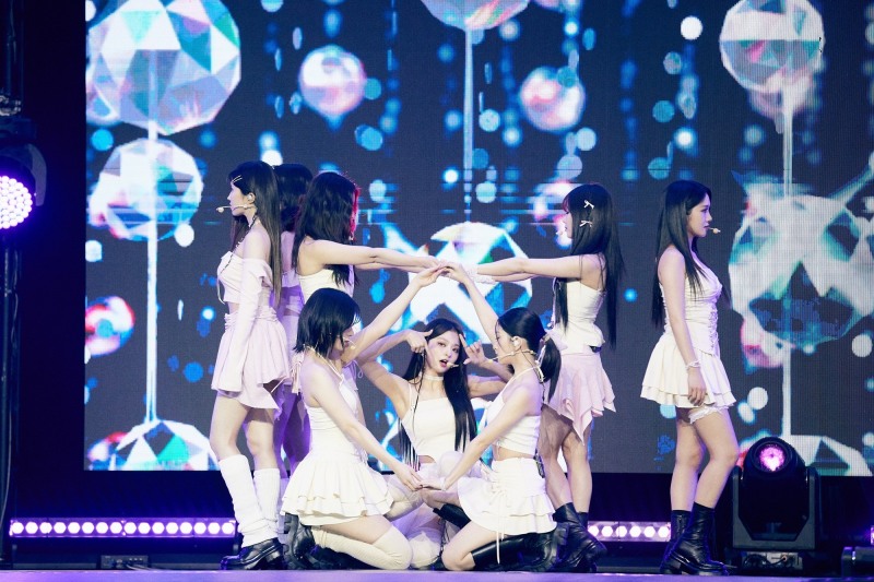 프로미스나인, ‘슈퍼사운드 페스티벌’서 ‘올해의 여자 그룹 퍼포먼스 부문 대상’ 수상 …“멋진 내일을 위해 계속해서 나아갈 것”