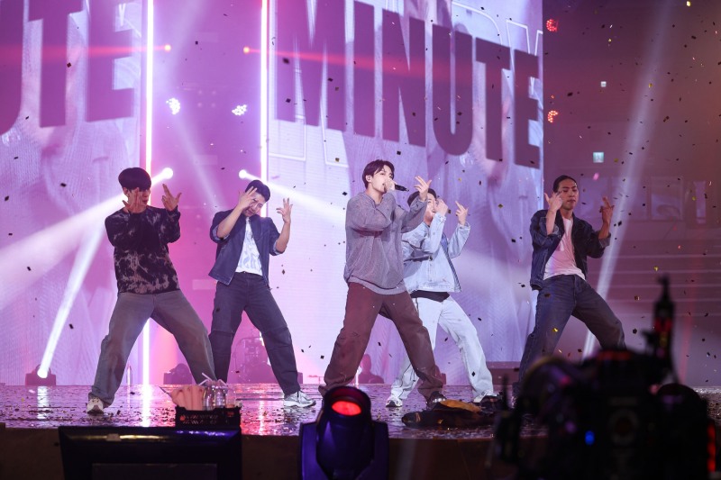 BTS 정국, ‘라이브+퍼포먼스+팬 사랑’ 삼박자로 팬 쇼케이스 완성…“언제든 여러분과 함께할 것…아미는 내 인생”