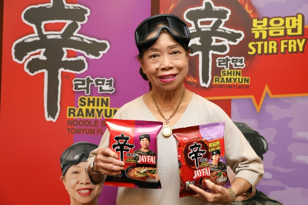 농심, 태국 셰프 쩨파이(Jay Fai)와 ‘신라면 똠얌’ 출시