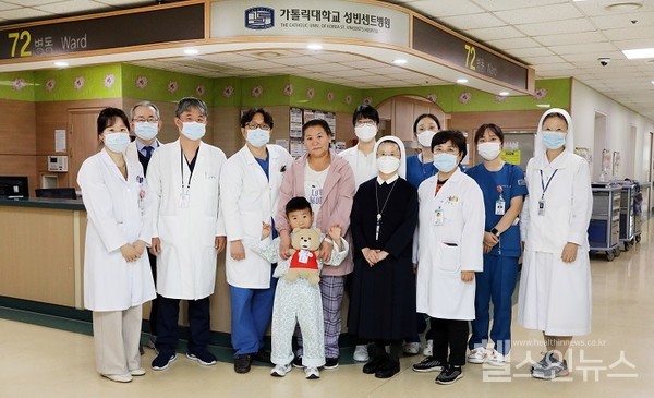 화상후유증치료수술을받은몽골환아'락바바토르'와가톨릭대학교성빈센트병원수술지원의료팀