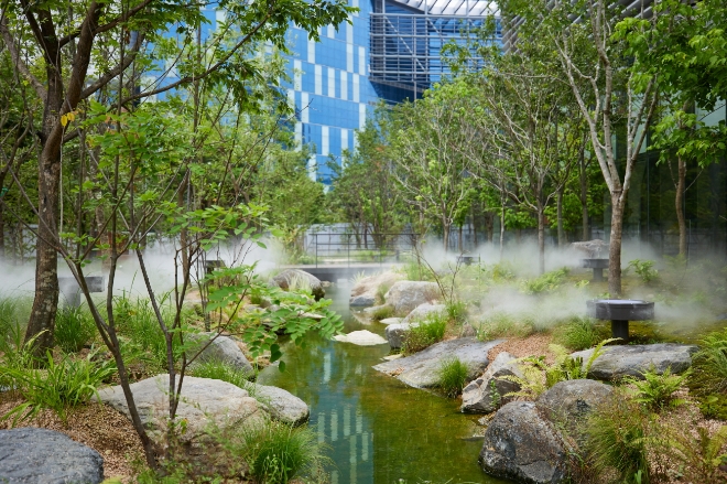삼성물산 건설부문은 세계조경가협회(IFLA)에서 주관하는 2023 IFLA APR 어워즈에서 문화·도시 경관 부문 최고상인 대상을 수상했다고 23일 밝혔다. 사진은 래미안갤러리의 네이처갤러리의 모습. (사진 = 삼성물산 제공)