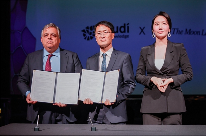 사진=(좌)카를로스 까날스 라우라 가우디 연구재단 회장, (중)더문랩스 문성억 대표이사, (우)디드라이브 함슬 대표이사(사진=더문랩스 제공)