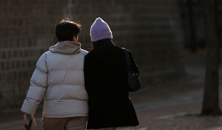 이번주(27~3일)에도 평년보다 낮은 영하권 기온이 계속되겠다. 주 초반인 월요일과 화요일엔 비 또는 눈이 내리는 곳도 있겠다.